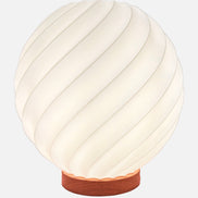 lámpara pantalla impresa en 3d y base de madera 